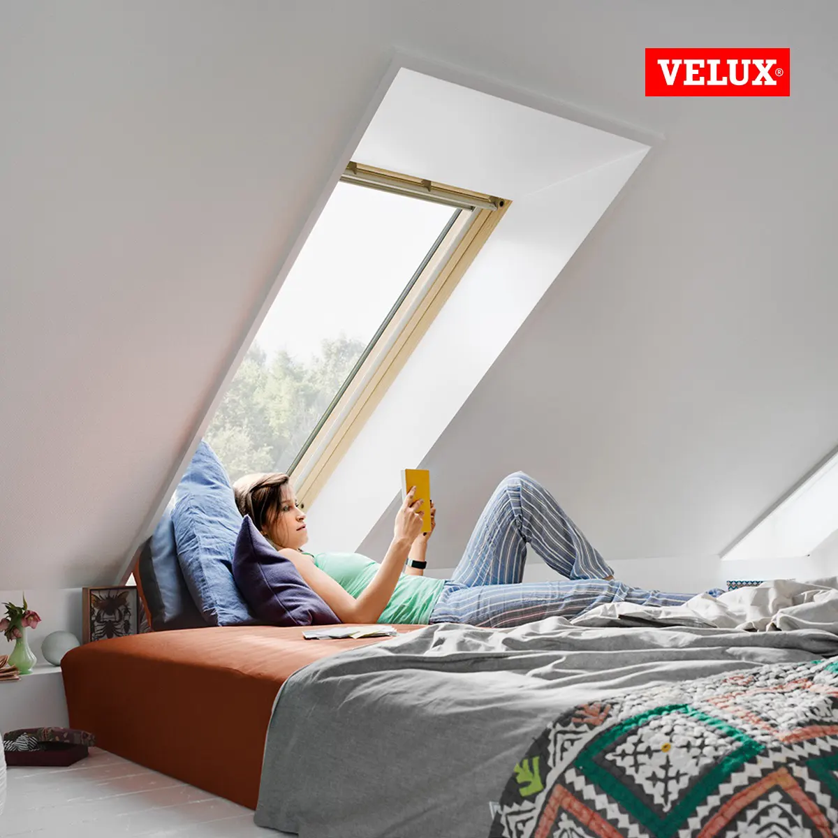 Productos Velux en Cristalera Ibérica, ventanas de tejado, productos eléctricos, venatnas de cubierta plana, cortinas y persianas, ventana de balcón y terraza, tubos solares y accesorios. Distribuidor Oficial de la provincia de Toledo